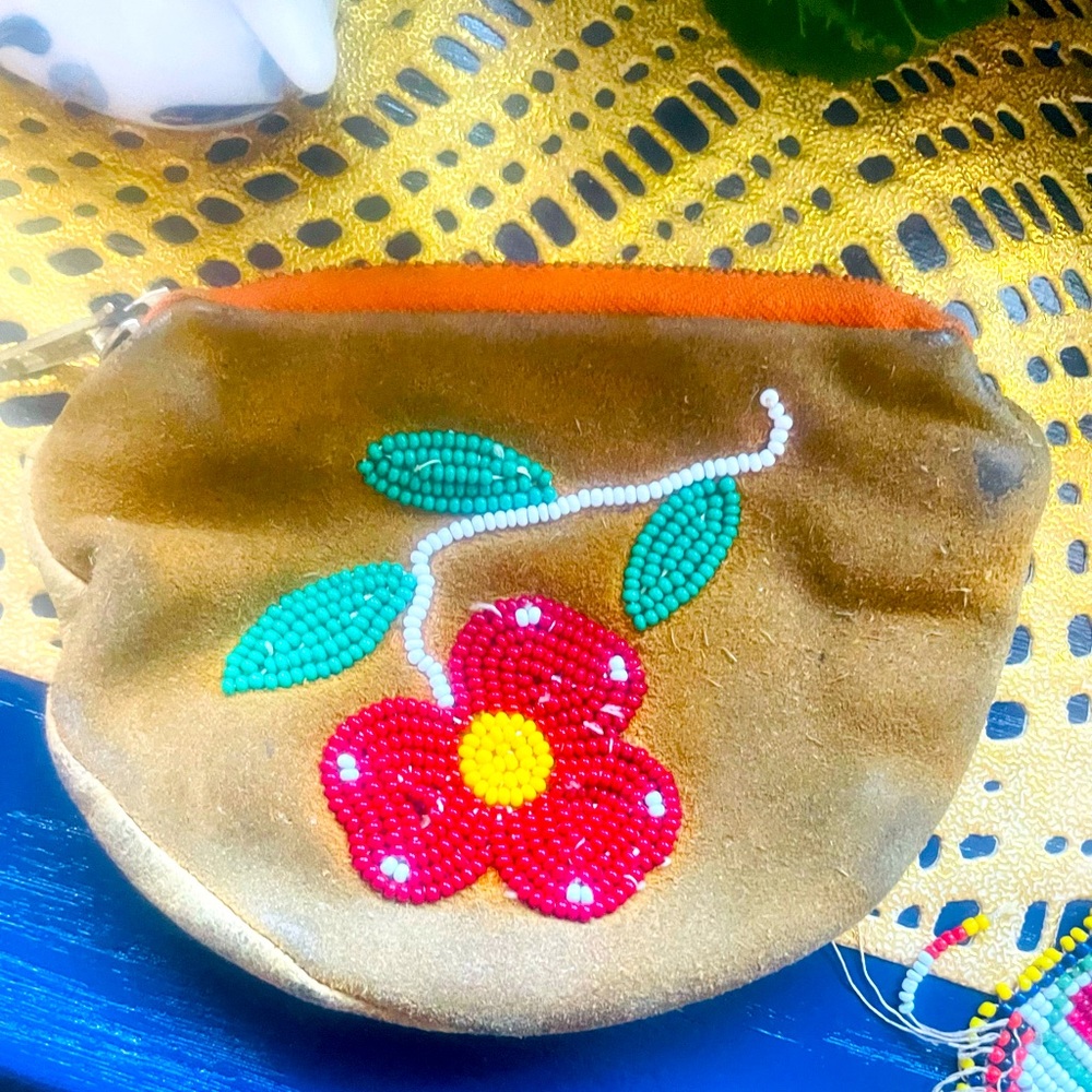 Vintage change purse genuine leather beadwork and heavy duty zipper